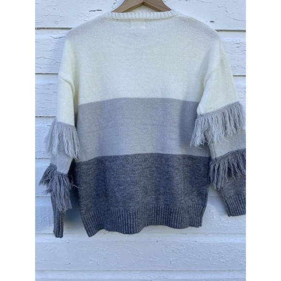 NEW Bibi Sweater Oversized Gray Cream Fringe Super Soft Womens S Stretchy Comfy - Picture 4 of 4